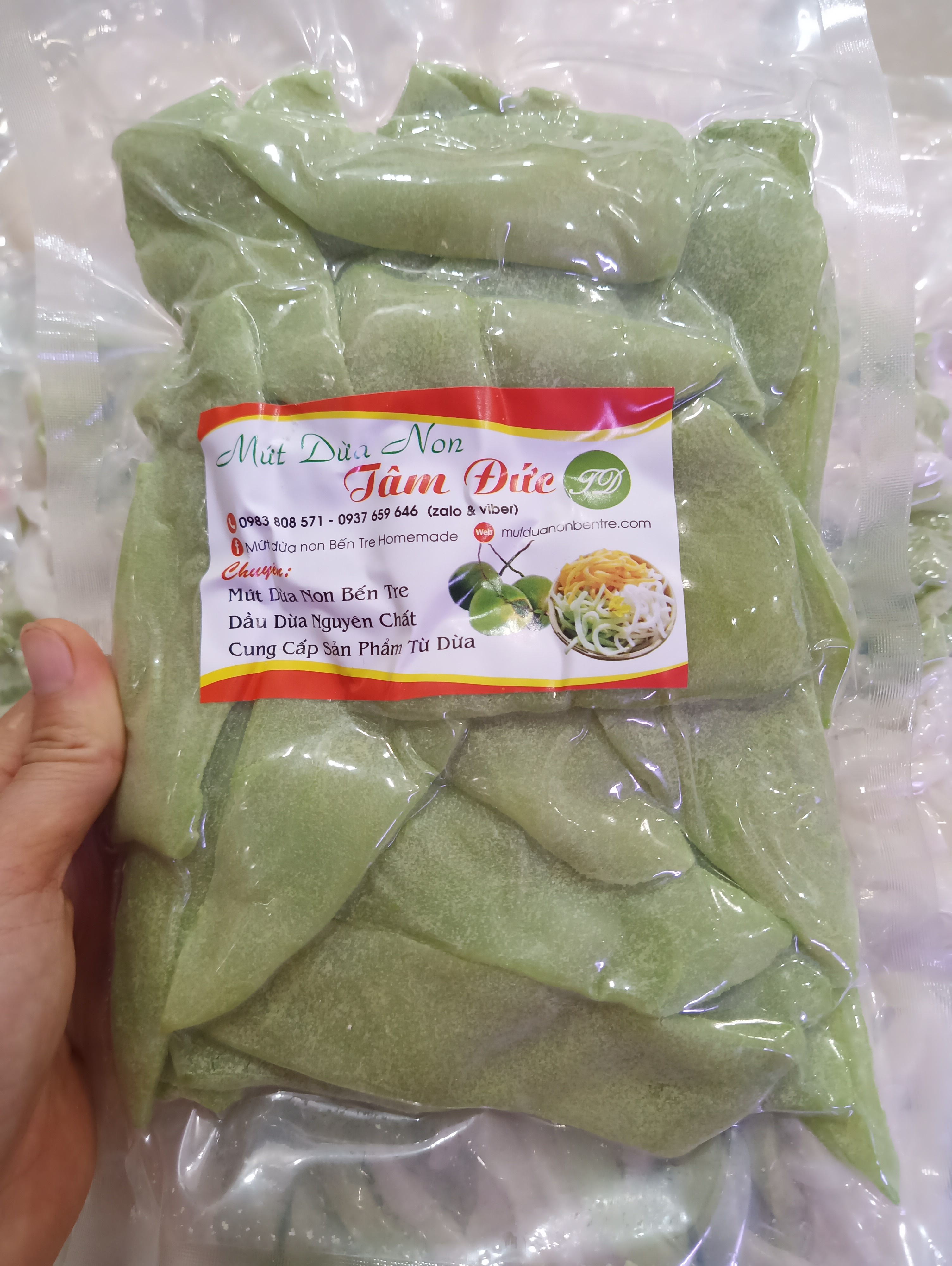 Mứt dừa non miếng vị Lá Dứa