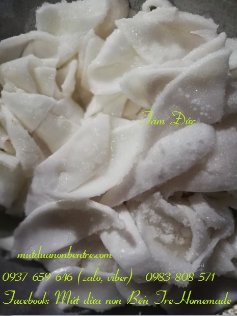 Mứt dừa non miếng vị Lá Dứa