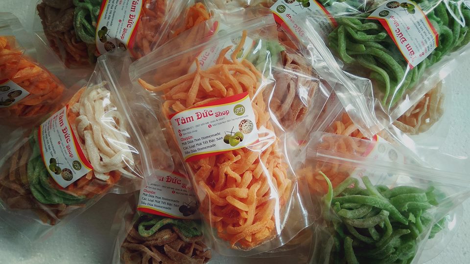 Mứt dừa non Bến Tre vị Gấc