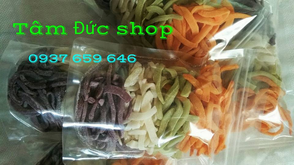 Mứt dừa non Bến Tre vị Gấc