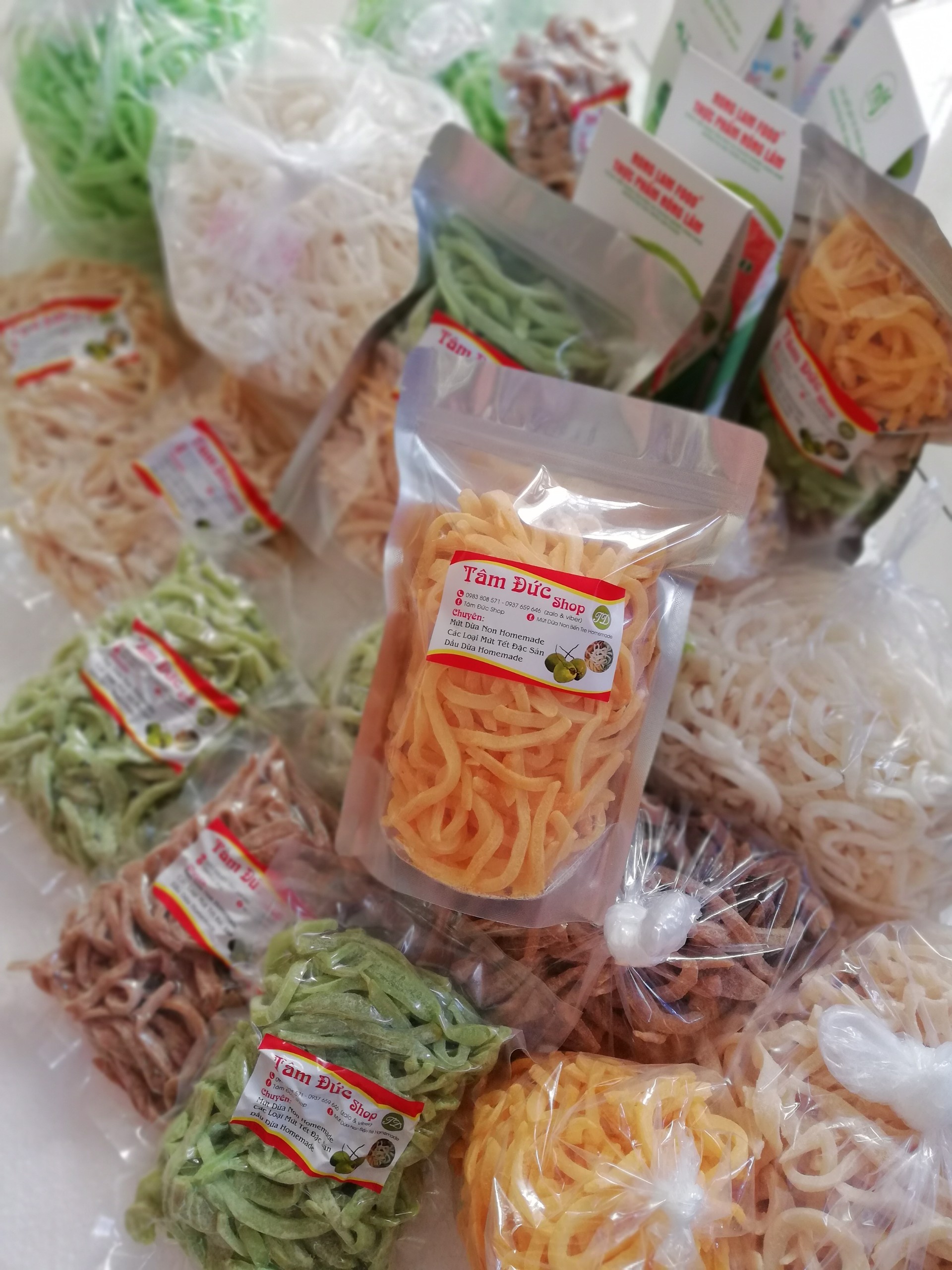 Mứt dừa non Bến Tre vị Gấc