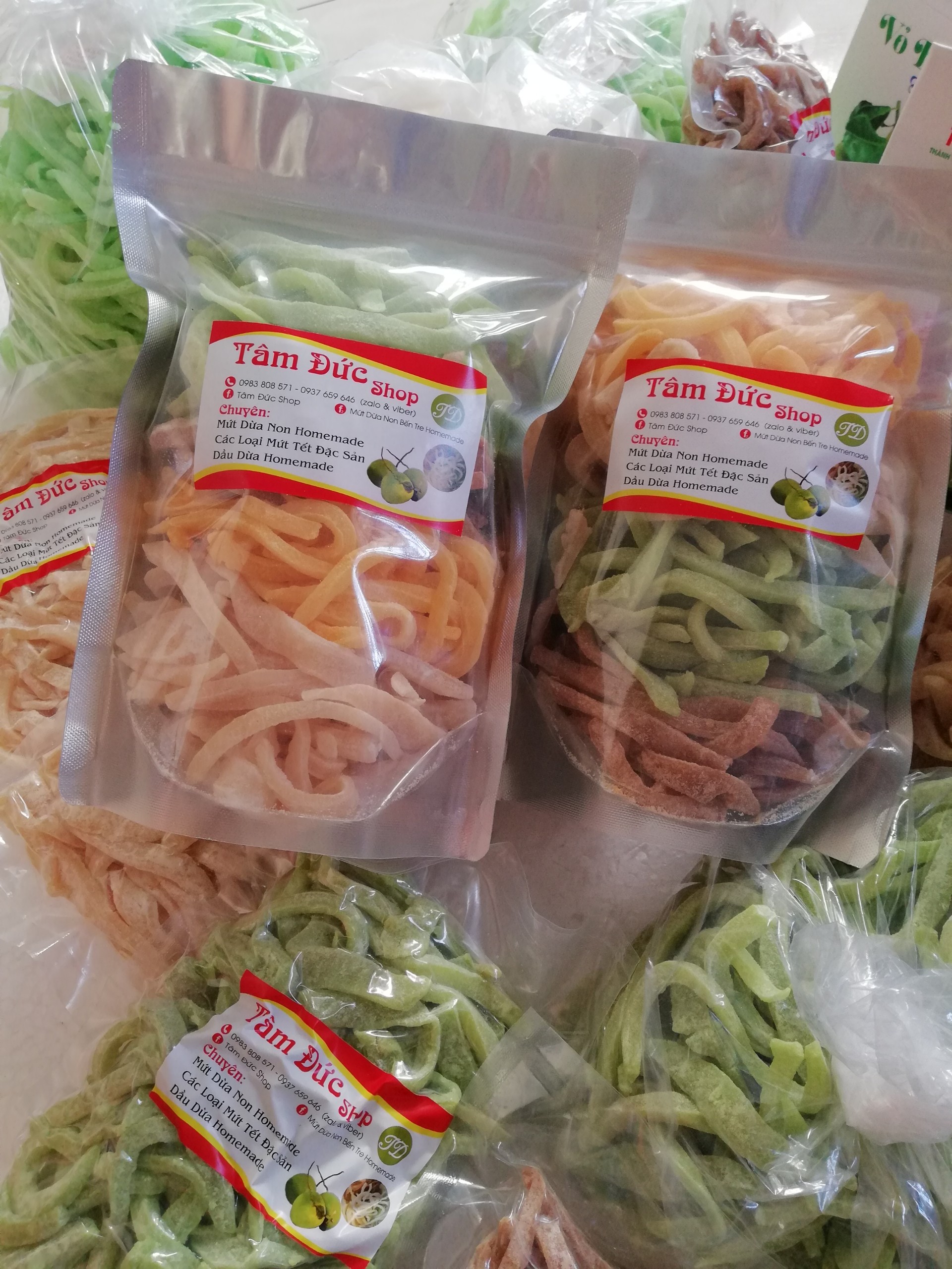 Mứt dừa non Bến Tre vị Gấc